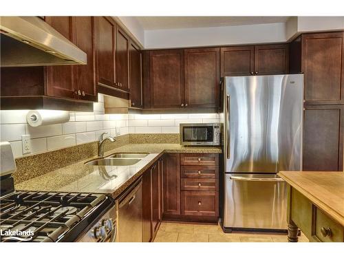 31 Silver Glen Boulevard, Collingwood, ON - Indoor Photo Showing Kitchen With Stainless Steel Kitchen With Double Sink