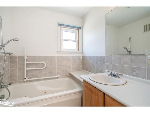 48 Poyntz Street, Penetanguishene, ON - Indoor Photo Showing Bathroom