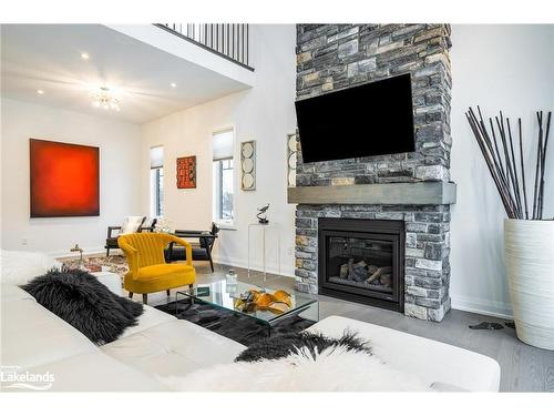 115 Beacon Drive, Thornbury, ON - Indoor Photo Showing Living Room With Fireplace