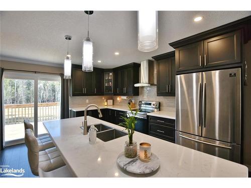 77 Constance Boulevard, Wasaga Beach, ON - Indoor Photo Showing Kitchen With Double Sink With Upgraded Kitchen