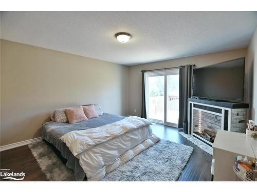 77 Constance Boulevard, Wasaga Beach, ON - Indoor Photo Showing Bedroom