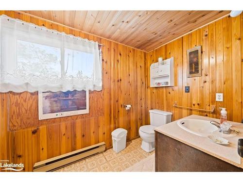 39 Little Finland Rd, Seguin, ON - Indoor Photo Showing Bathroom