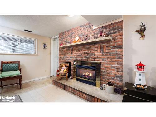 33 Centennial Heights Court, Meaford, ON - Indoor Photo Showing Living Room With Fireplace