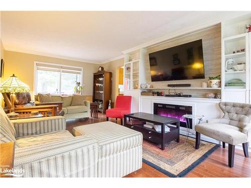 80 Invergordon Avenue, Minden, ON - Indoor Photo Showing Living Room
