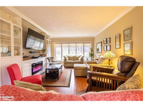 80 Invergordon Avenue, Minden, ON - Indoor Photo Showing Living Room