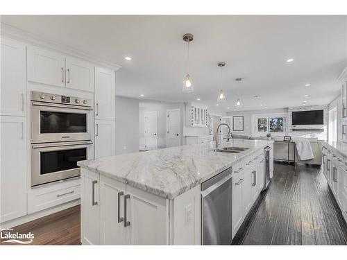 1814 Quantz Crescent, Innisfil, ON - Indoor Photo Showing Kitchen With Upgraded Kitchen