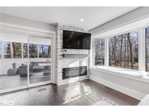 1814 Quantz Crescent, Innisfil, ON - Indoor Photo Showing Living Room With Fireplace