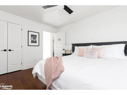 1016 Lawland Heights Road, Gravenhurst, ON - Indoor Photo Showing Bedroom
