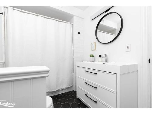 1016 Lawland Heights Road, Gravenhurst, ON - Indoor Photo Showing Bathroom