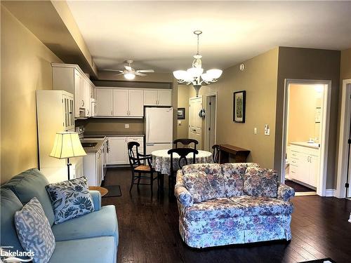 306-4 Lake Avenue, Haliburton, ON - Indoor Photo Showing Living Room