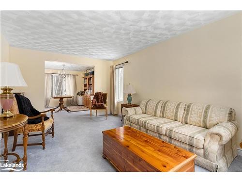 99 Bridgedale Crescent, Port Sydney, ON - Indoor Photo Showing Living Room