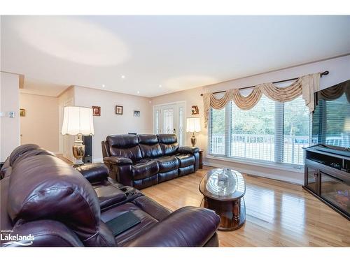 115 Mitchells Beach Road, Victoria Harbour, ON - Indoor Photo Showing Kitchen