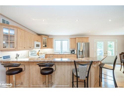115 Mitchells Beach Road, Victoria Harbour, ON - Indoor Photo Showing Kitchen With Double Sink With Upgraded Kitchen