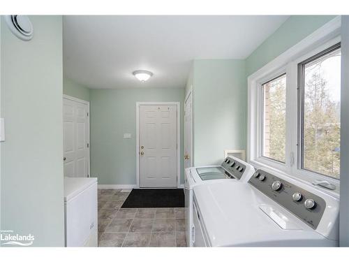 115 Mitchells Beach Road, Victoria Harbour, ON - Indoor Photo Showing Laundry Room
