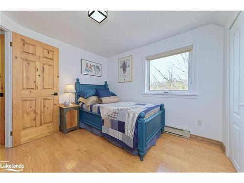 708148 21 County Road, Mulmur, ON - Indoor Photo Showing Bedroom