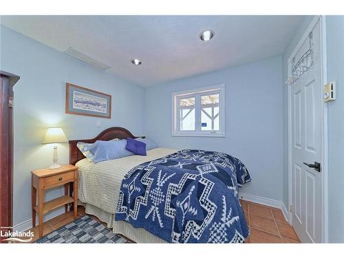 708148 21 County Road, Mulmur, ON - Indoor Photo Showing Bedroom