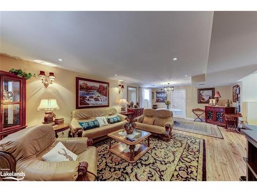 42 Cristiano Avenue, Wasaga Beach, ON - Indoor Photo Showing Living Room