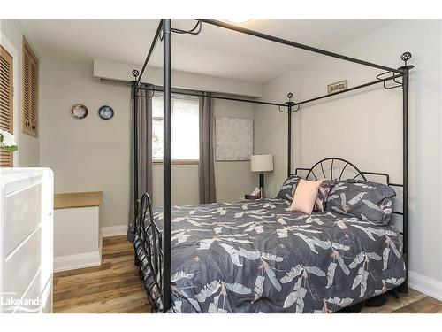 60 42Nd Street S, Wasaga Beach, ON - Indoor Photo Showing Bedroom