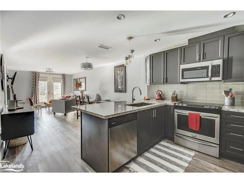 G02-80 Horseshoe Boulevard, Oro-Medonte, ON - Indoor Photo Showing Kitchen With Upgraded Kitchen