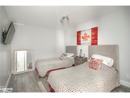 G02-80 Horseshoe Boulevard, Oro-Medonte, ON - Indoor Photo Showing Bedroom