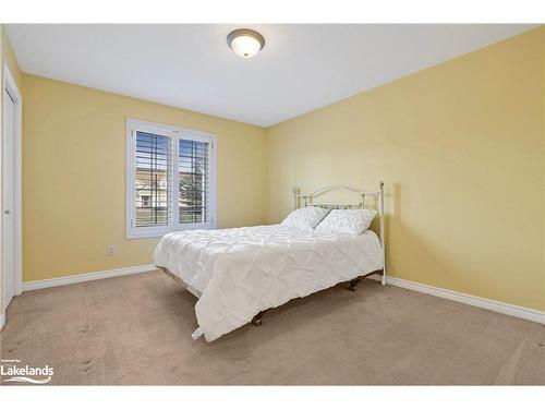 109 Meadow Lane, Wasaga Beach, ON - Indoor Photo Showing Bedroom