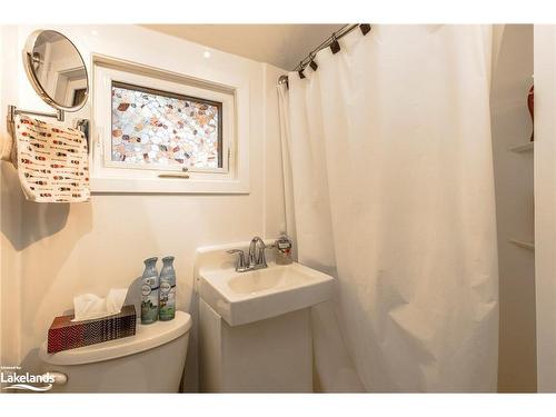 83 Beach Road, Tiny, ON - Indoor Photo Showing Bathroom