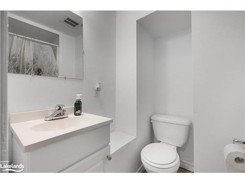 9 Aldergrove Circle, Barrie, ON - Indoor Photo Showing Bathroom