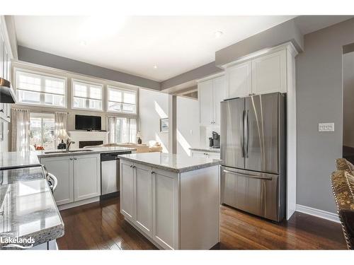 21 Riverwalk Place, Midland, ON - Indoor Photo Showing Kitchen With Upgraded Kitchen