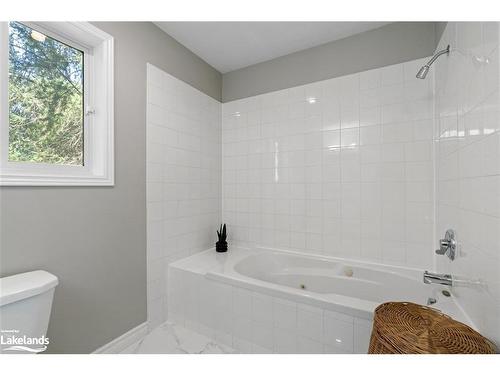 57 Bernard Crescent, Sundridge, ON - Indoor Photo Showing Bathroom