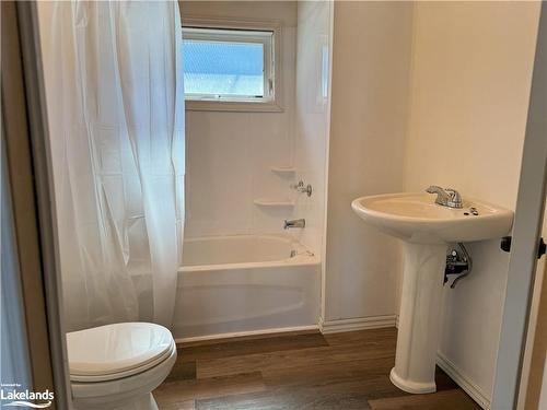 382 Crescent Road, Sundridge, ON - Indoor Photo Showing Bathroom