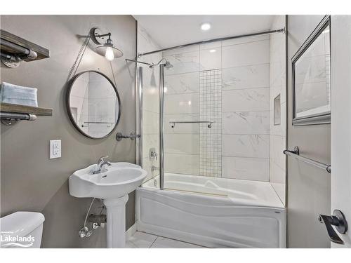 1076 Harvey Avenue, Dorset, ON - Indoor Photo Showing Bathroom