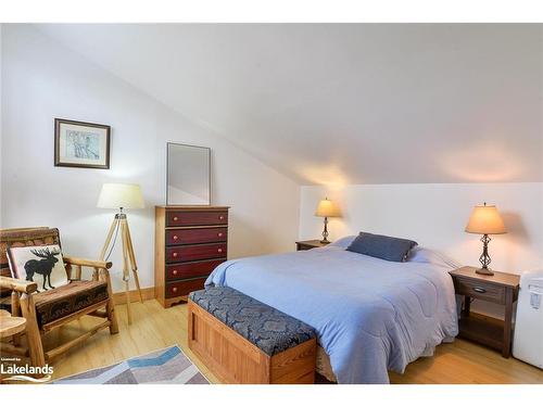 5720 Kahshe Lake, Gravenhurst, ON - Indoor Photo Showing Bedroom