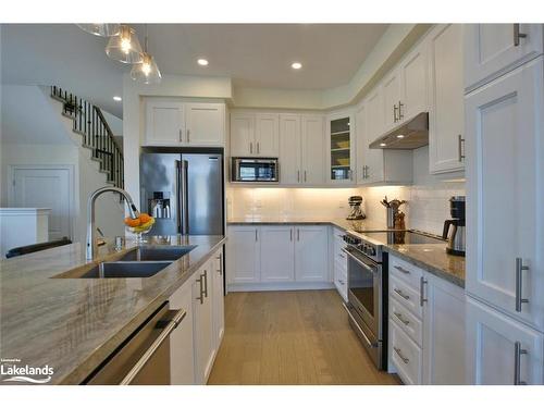 2 Little River Crossing, Wasaga Beach, ON - Indoor Photo Showing Kitchen With Stainless Steel Kitchen With Double Sink With Upgraded Kitchen