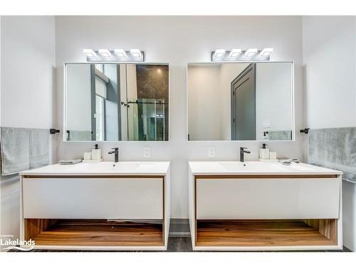 6-4805 Muskoka District 169 Road, Muskoka Lakes, ON - Indoor Photo Showing Bathroom