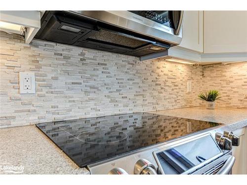 32 Tona Trail, Wasaga Beach, ON - Indoor Photo Showing Kitchen With Upgraded Kitchen