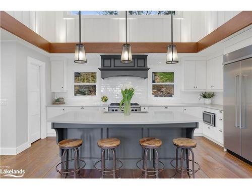 1034 Viewpoint Trail, Bracebridge, ON - Indoor Photo Showing Kitchen With Upgraded Kitchen