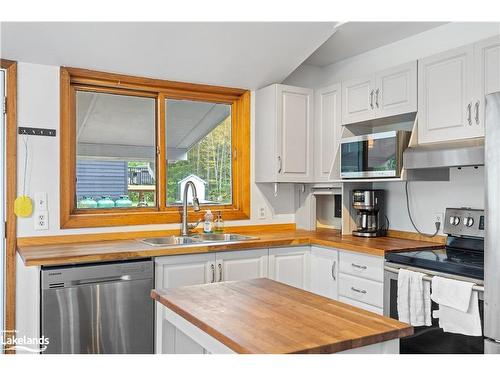 1021 Currie Street, Bala, ON - Indoor Photo Showing Kitchen With Double Sink