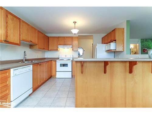 205-435 Walnut Street, Collingwood, ON - Indoor Photo Showing Kitchen