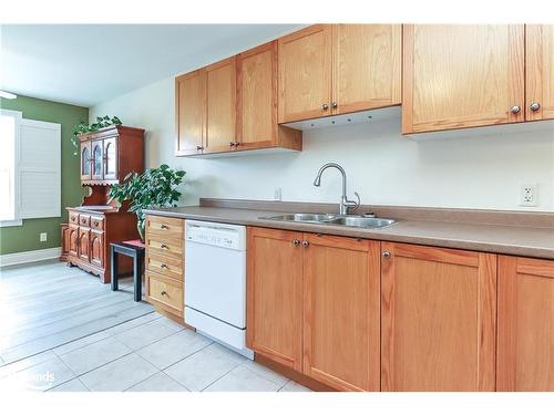205-435 Walnut Street, Collingwood, ON - Indoor Photo Showing Kitchen With Double Sink