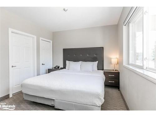 205-361 Mosley Street, Wasaga Beach, ON - Indoor Photo Showing Bedroom