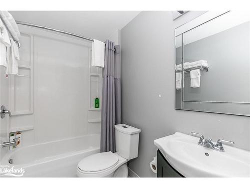 205-361 Mosley Street, Wasaga Beach, ON - Indoor Photo Showing Bathroom