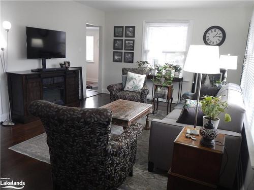 227 Scott Street, Stayner, ON - Indoor Photo Showing Living Room