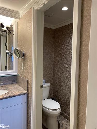 S449-1050 Paignton House Road, Minett, ON - Indoor Photo Showing Bathroom