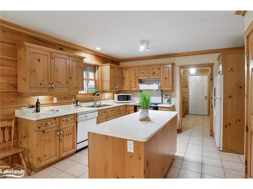 1078 North Drive, Minett, ON - Indoor Photo Showing Kitchen With Double Sink