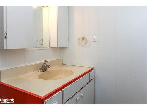 52 61St Street N, Wasaga Beach, ON - Indoor Photo Showing Bathroom