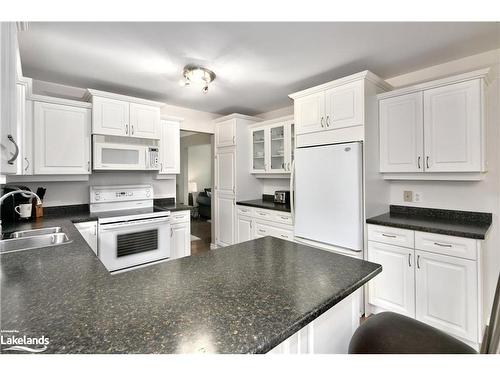 78158 11Th Line, Meaford, ON - Indoor Photo Showing Kitchen With Double Sink