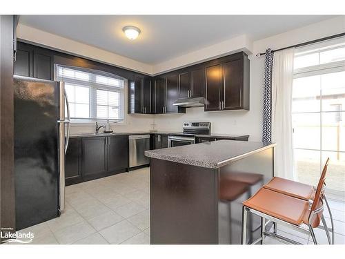 89 Kirby Avenue, Collingwood, ON - Indoor Photo Showing Kitchen With Upgraded Kitchen