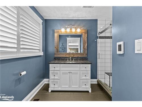 32 Murray Street, Barrie, ON - Indoor Photo Showing Bathroom