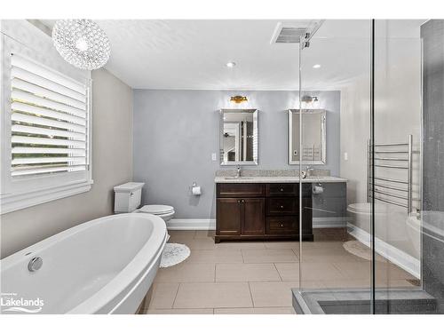 32 Murray Street, Barrie, ON - Indoor Photo Showing Bathroom