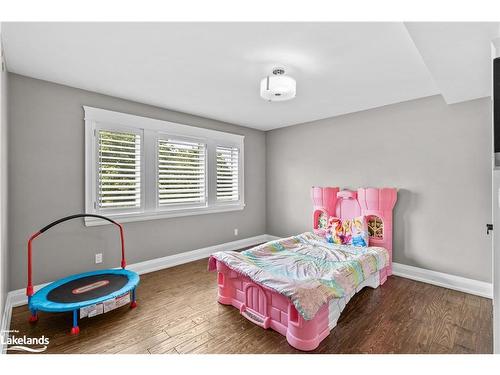32 Murray Street, Barrie, ON - Indoor Photo Showing Bedroom